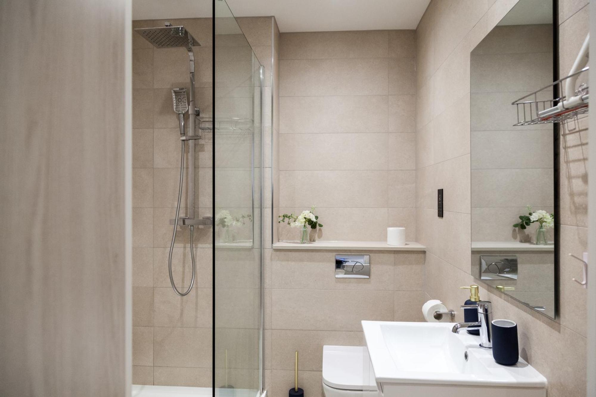 Grand - 2-bedrooms - Sleeps 6 Comfortably - Perfect For Families - Contractors - Professionals Апартаменты