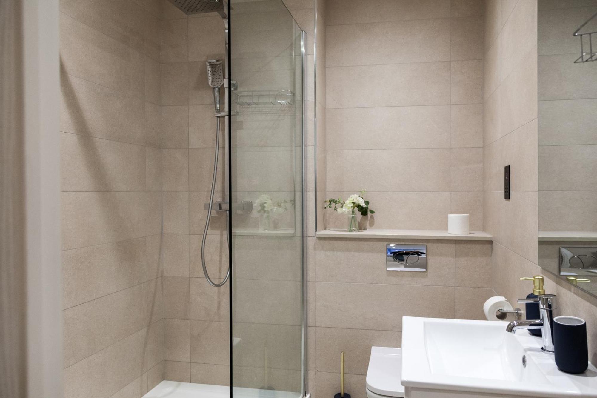 Апартаменты Grand - 2-bedrooms - Sleeps 6 Comfortably - Perfect For Families - Contractors - Professionals
